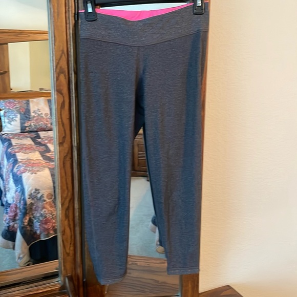 Champion Capris Leggings - Size S - Picture 1 of 4